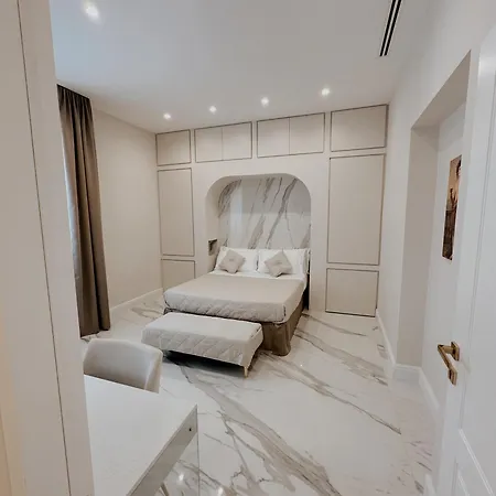 Mida Luxury 3* Nápoles