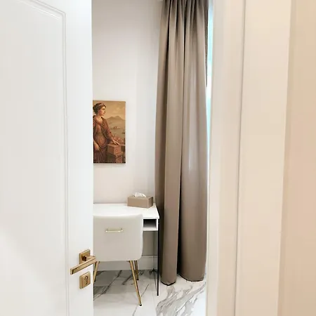 לינה וארוחת בוקר Mida Luxury
