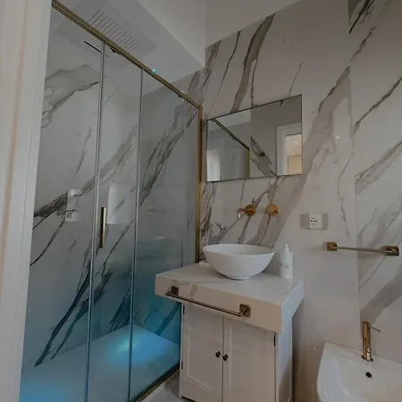 לינה וארוחת בוקר Mida Luxury נאפולי